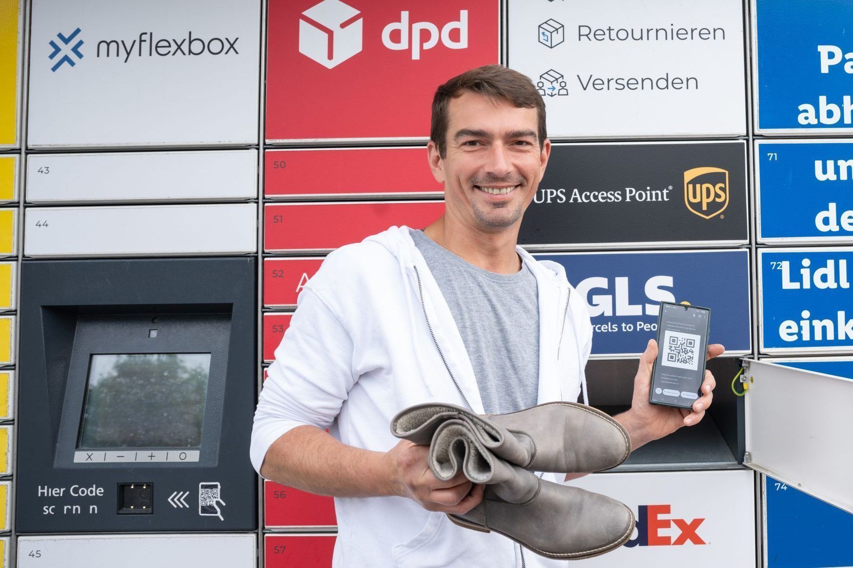 „Der fliegende Schuhmacher“: Alessandro Santella repariert Schuhe ohne Geschäftslokal