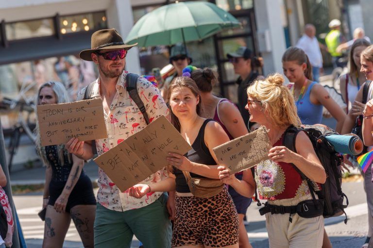 Christopher Street Day in Bildern: Bunte Parade durch Bregenz