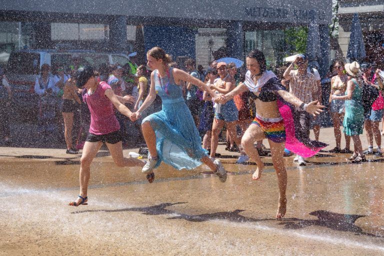 Christopher Street Day in Bildern: Bunte Parade durch Bregenz