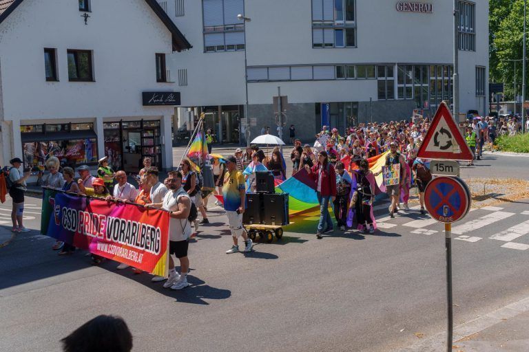 Christopher Street Day in Bildern: Bunte Parade durch Bregenz