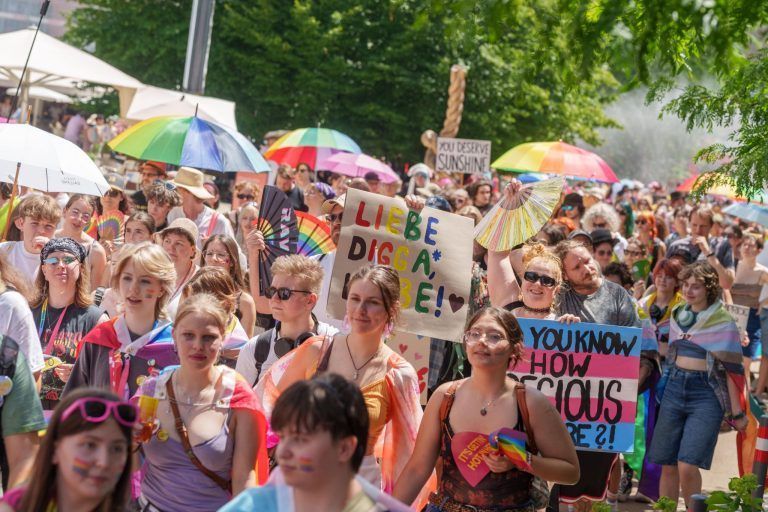 Christopher Street Day in Bildern: Bunte Parade durch Bregenz