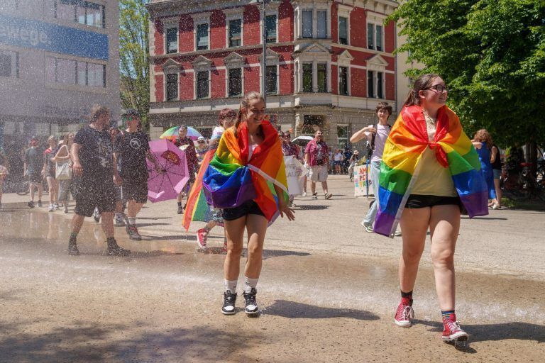 Christopher Street Day in Bildern: Bunte Parade durch Bregenz