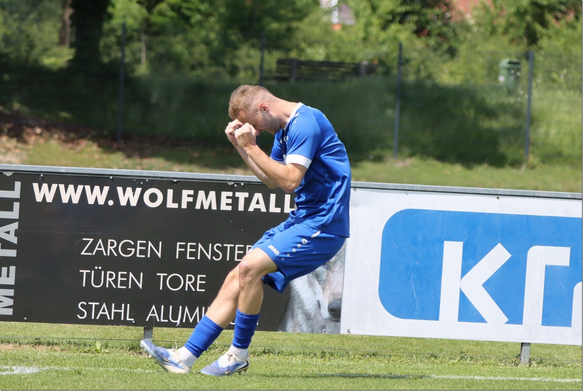 Torjäger Arbnor Rexhaj feiert seinen 16. Treffer. 