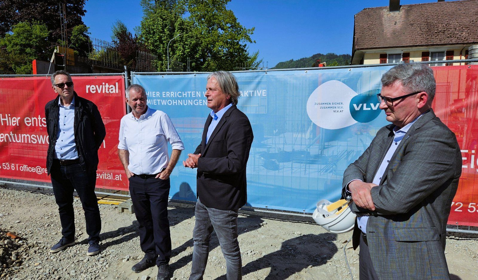 Bürgermeister Frank Matt freute sich über das neue Bauprojekt in Lochau mit Miet- und Eigentumswohnungen.