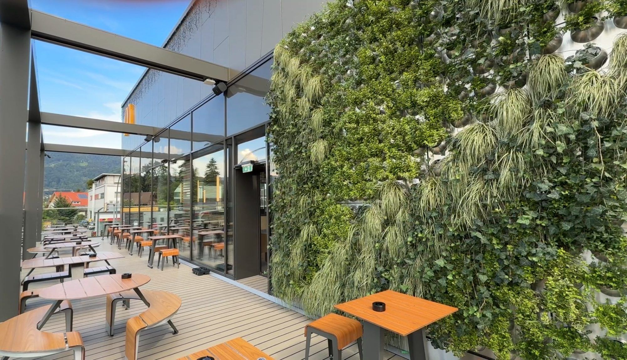 44 Sitzplätze gibt es auf der neuen Terrasse