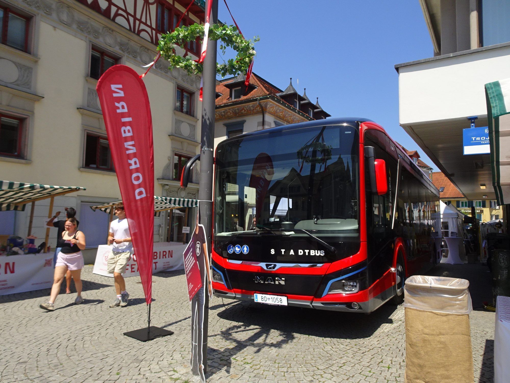 Auch der Dornbirner Stadtbus durfte beim Jubiläumsfest nicht fehlen.