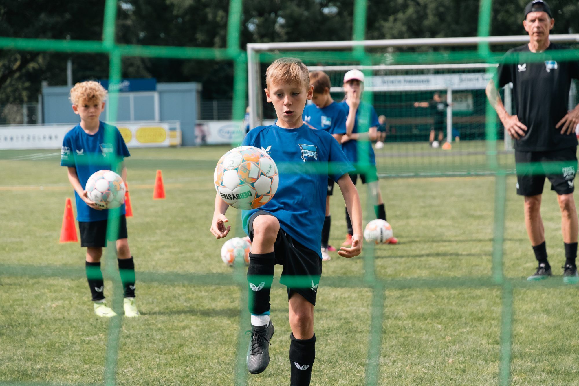Die Teilnehmer werden an ihren Dribblings, Pässen und Torschüssen feilen.