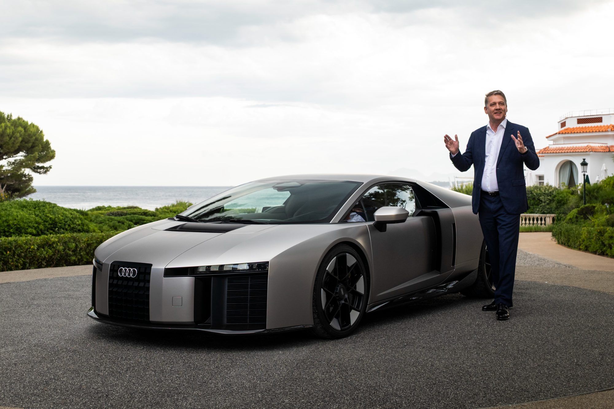 Audi-Vorstandschef Gernot Döllner hat Anlass, Stolz zu sein: Der Super-Sportwagen Nuvolari macht mit aufregendem Design und technischen Leckerbissen dort weiter, wo der R8 seinerzeit aufgehört hat