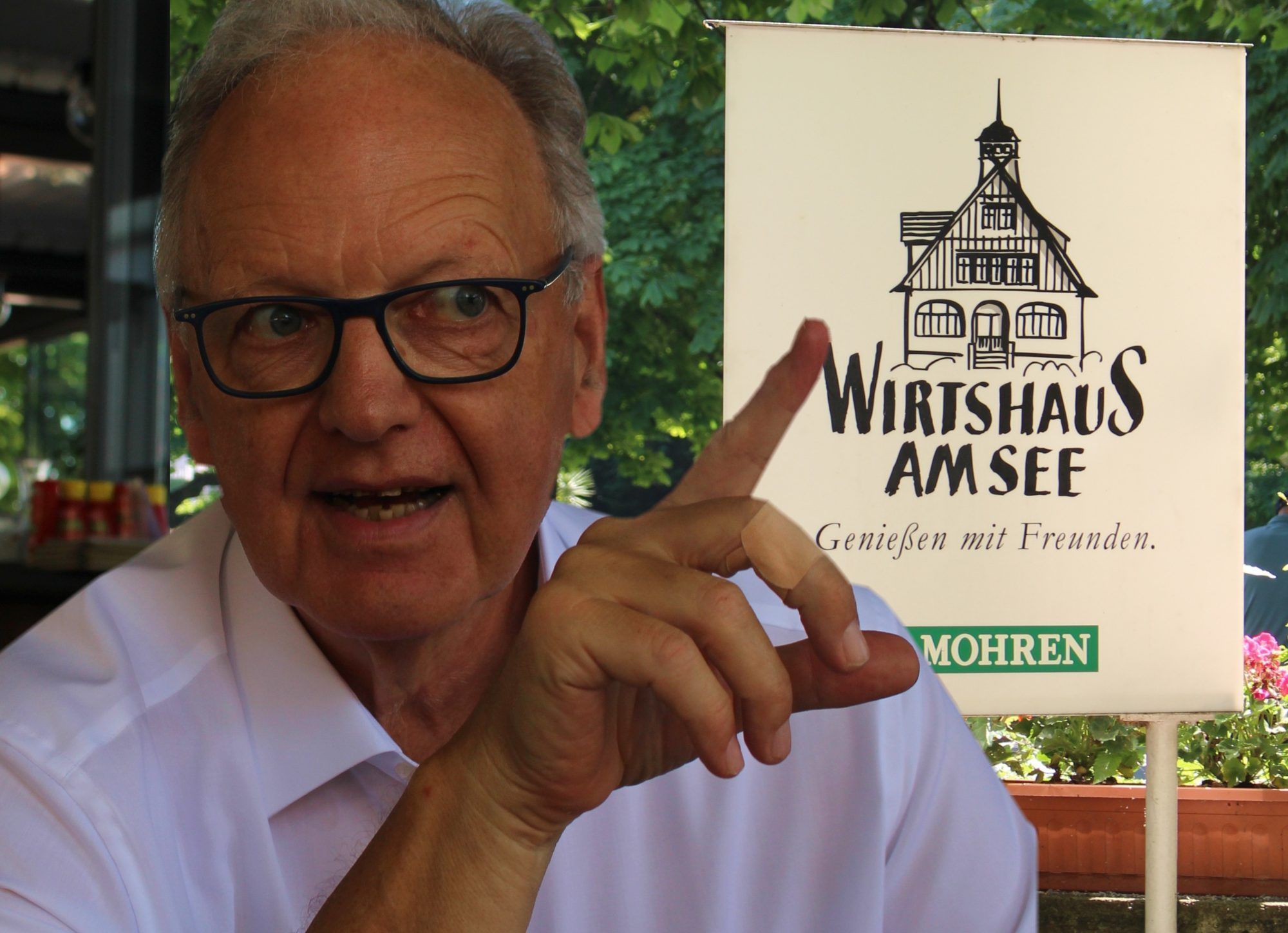 Thomas Kapitel - Journalist, Autor, Herausgeber, Bandgründer, Mitglied vieler renommierter Orchester - im Gespräch mit der VN-Heimat erzählt er darüber, wie er an den Bodensee und jetzt zu Mangold 3 gekommen ist.