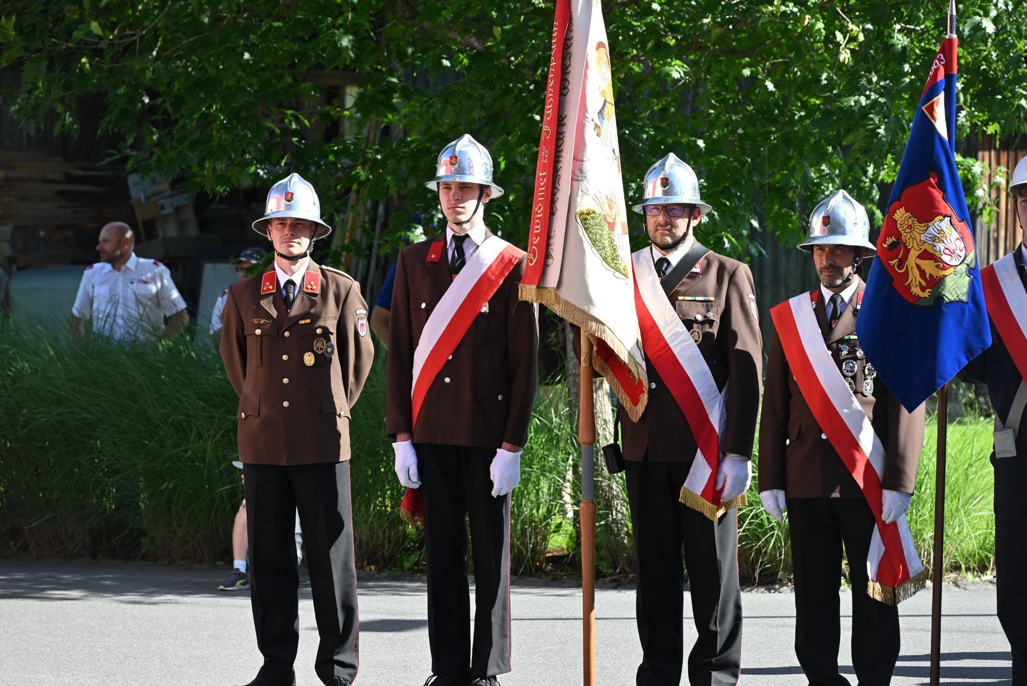 Die Feuerwehr Lustenau und das neue Fahrzeug wurden von zwei Pfarrern gesegnet.