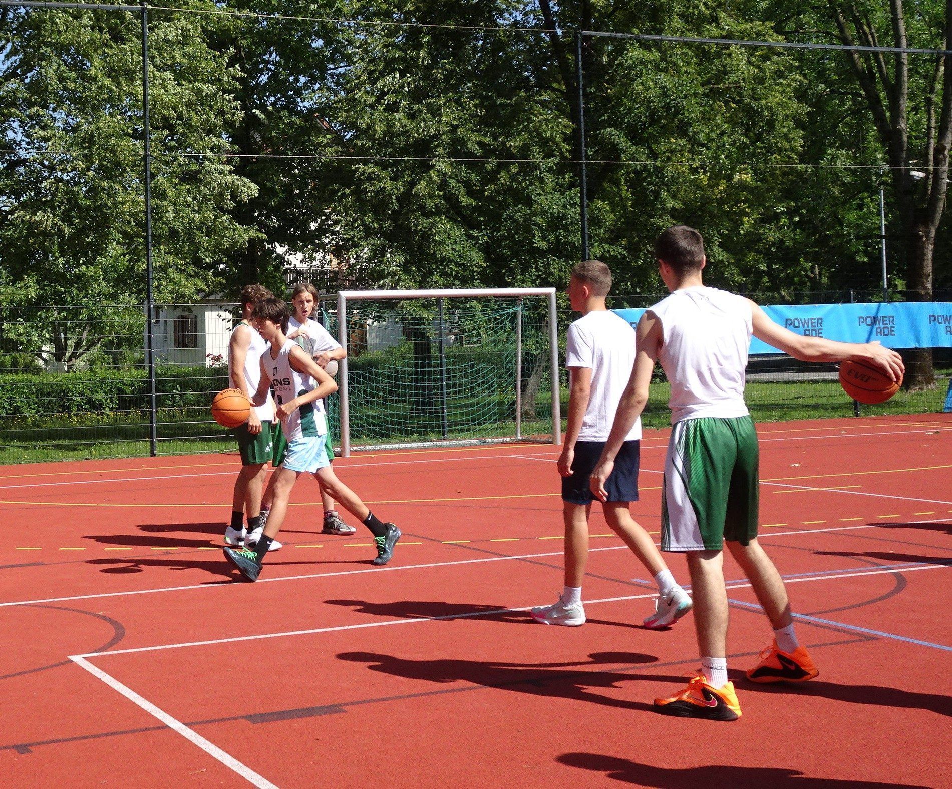 Beim dritten Street Jam kämpften 18 Teams in drei Altersklassen um Körbe und Punkte.
