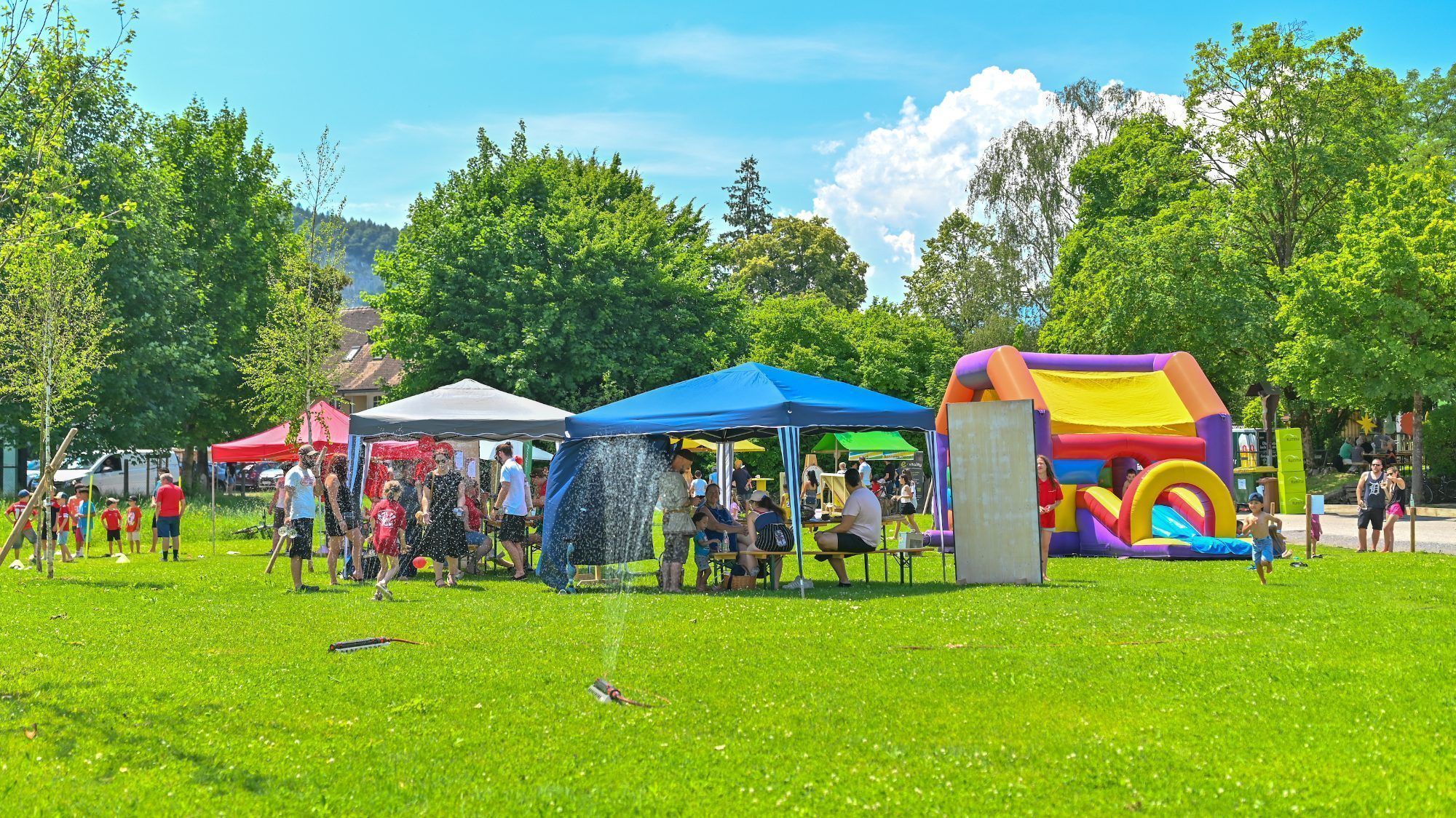 Das Sonnenfest machte seinem Namen alle Ehre: Zahlreiche Besucher genossen in Mäder einen abwechslungsreichen Tag bei strahlendem Sonnenschein. (c) Kasia Ilona
