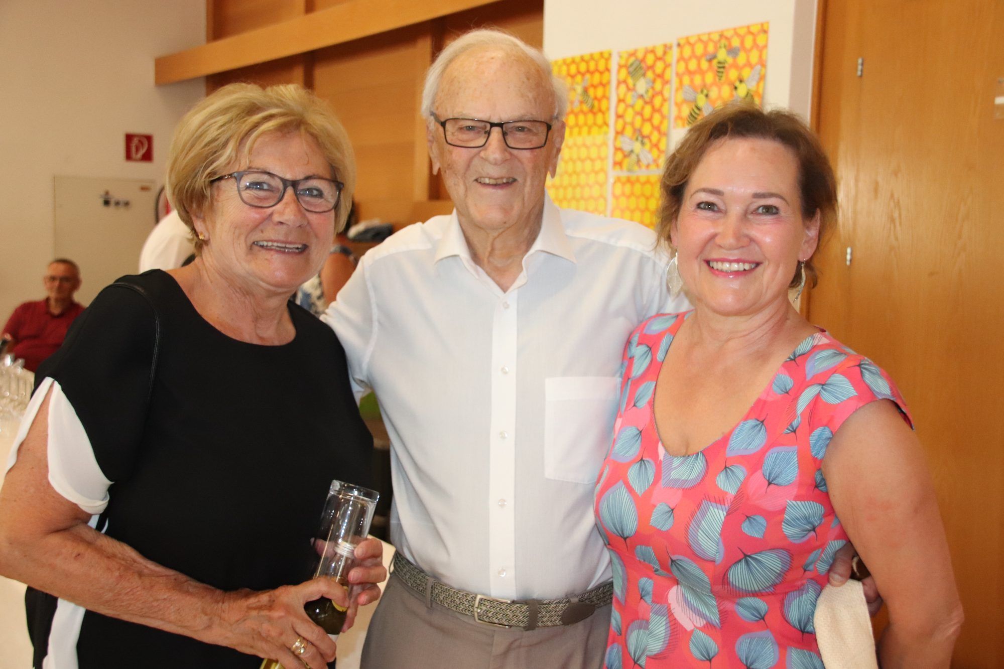Elisabeth und Ernst Rahofer mit Birgit Giselbrecht-Plankel.