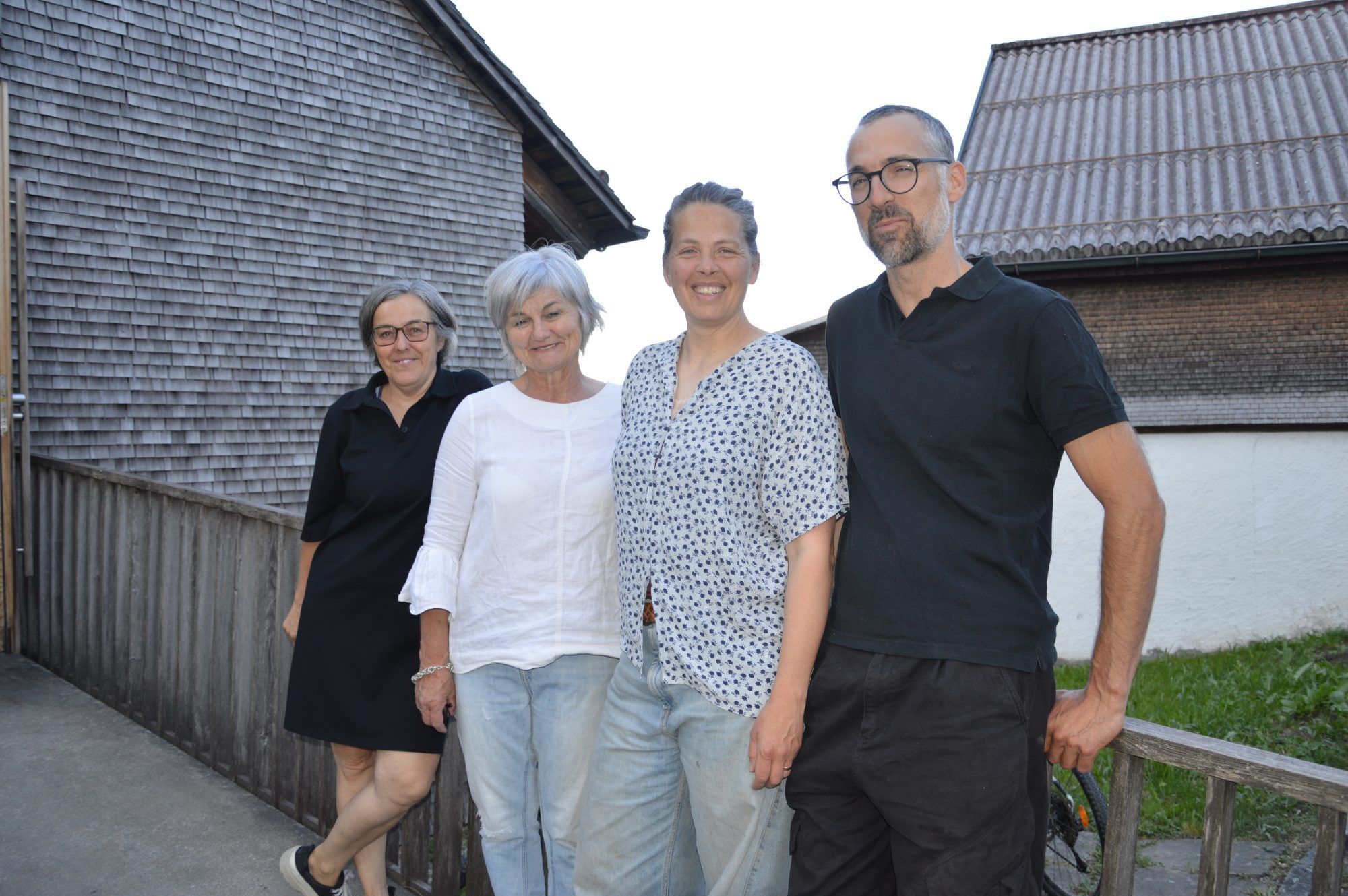 Tobias Fend, Danielle Fend-Strahm und die Klassenvorständinnen Petra Raid und Annette Fruhmann.
