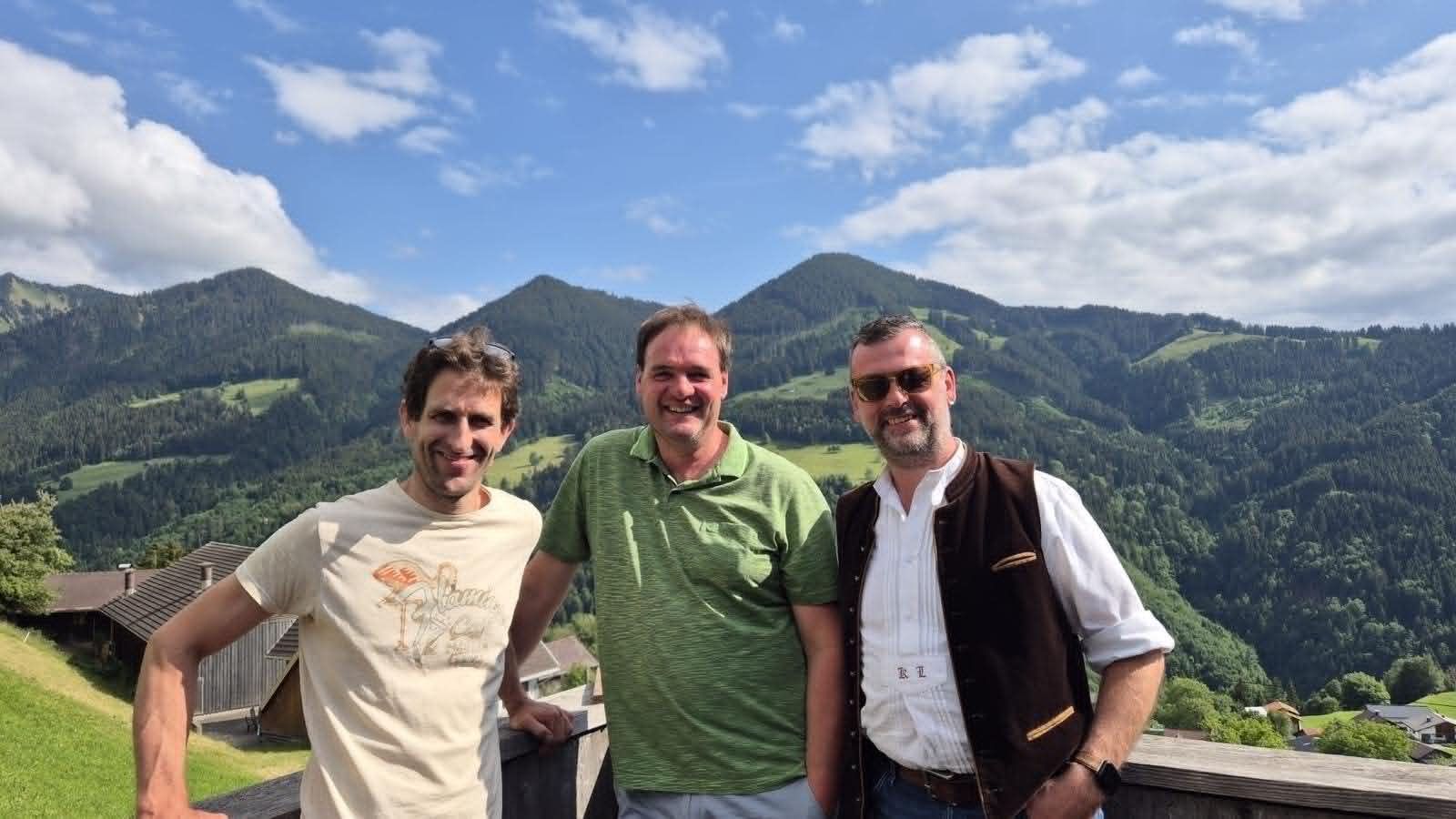 Musikgruppe Hollas sorgt für die musikalische Umrahmung.