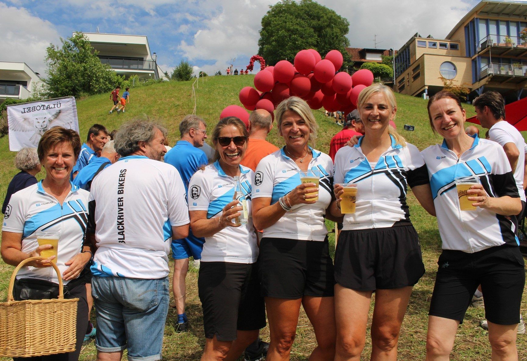 Die Blackriver Bikerinnen waren zu Fuß nicht unbedingt in ihrem Element, per Bike wäre die Strecke aber wohl zu steil gewesen . . .