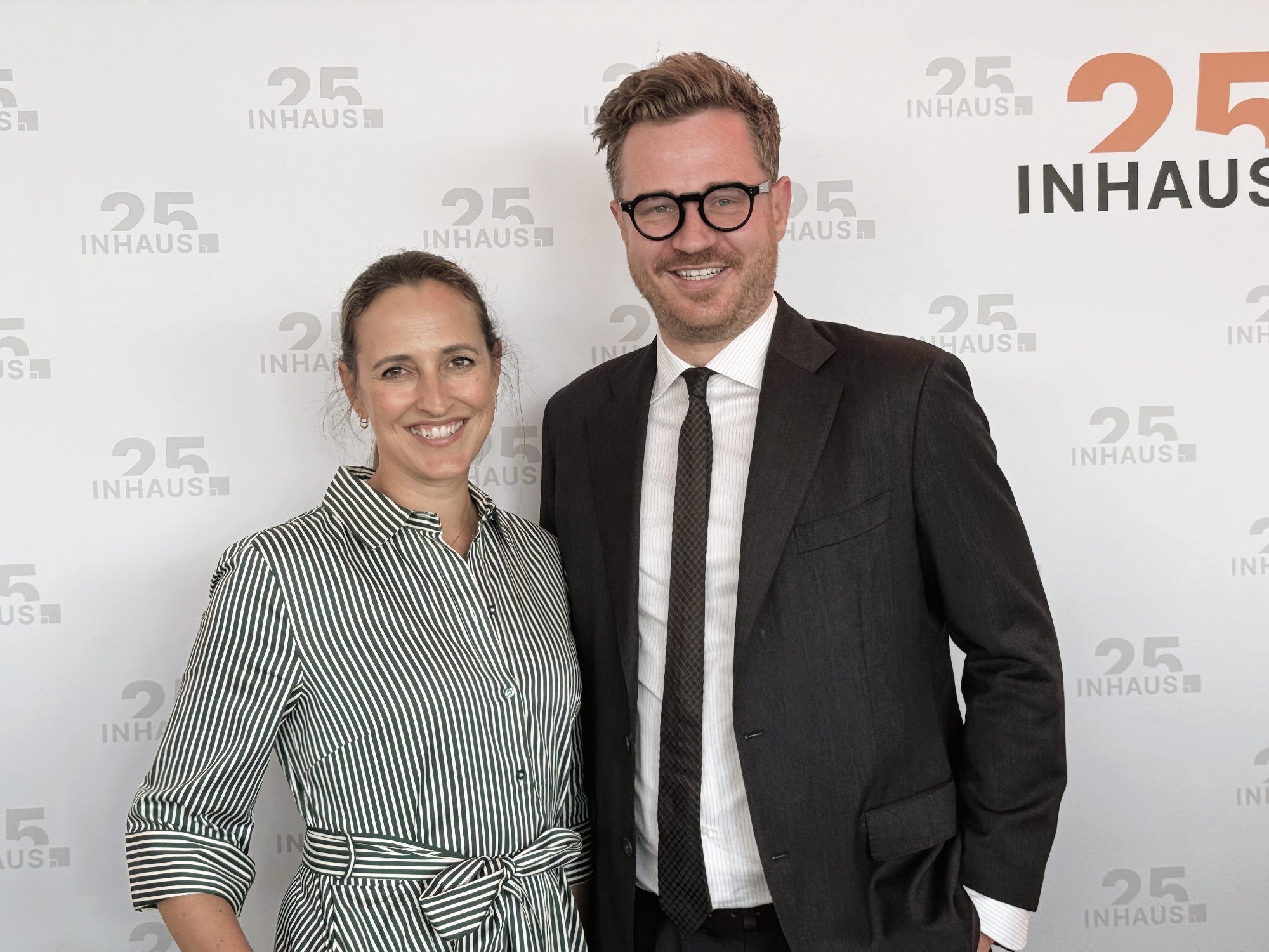 Jasmin Hartmann (INHAUS) und Speaker Maximilian Lude.