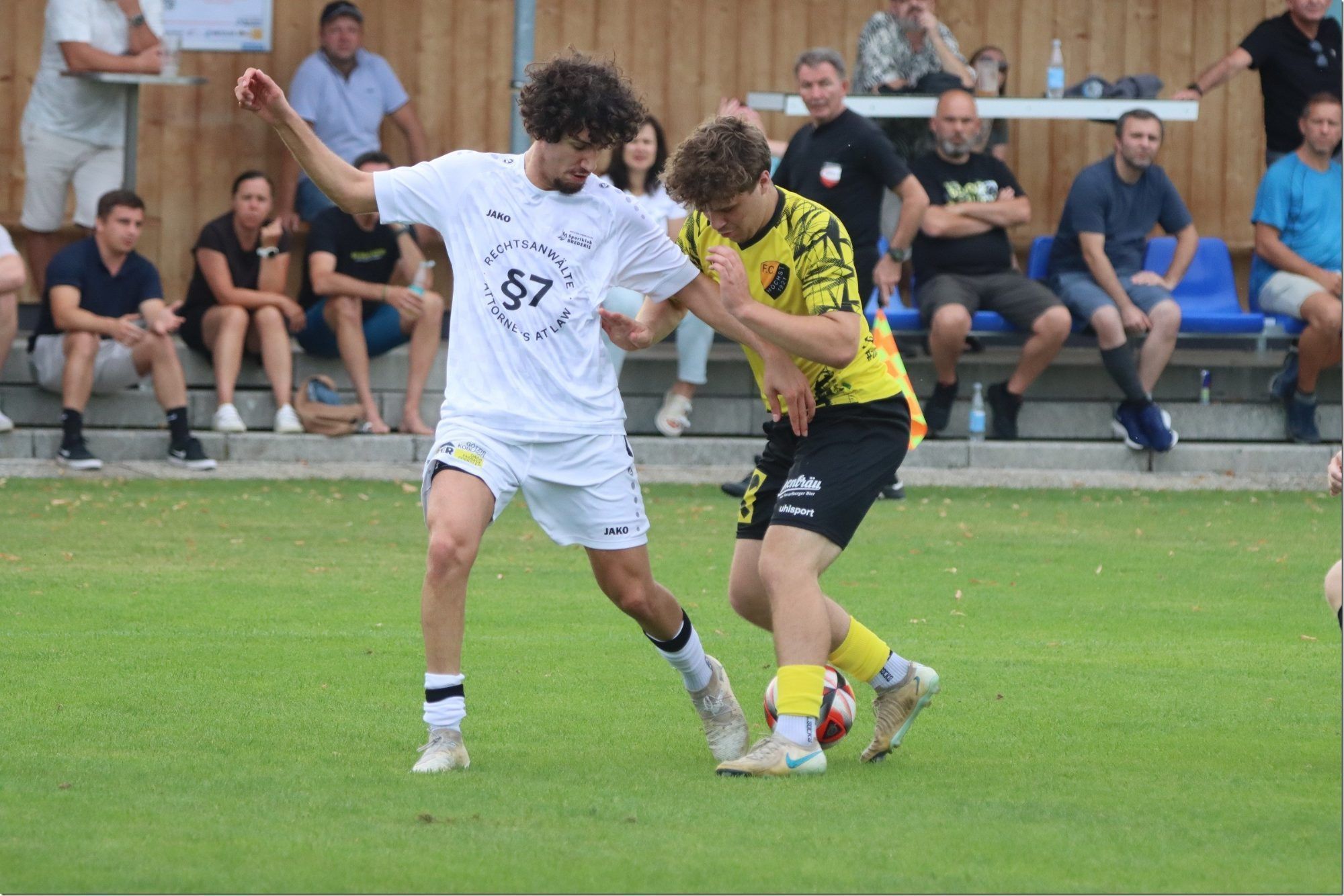 Emre Solak (l.) wechselt von Brederis nach Frastanz.