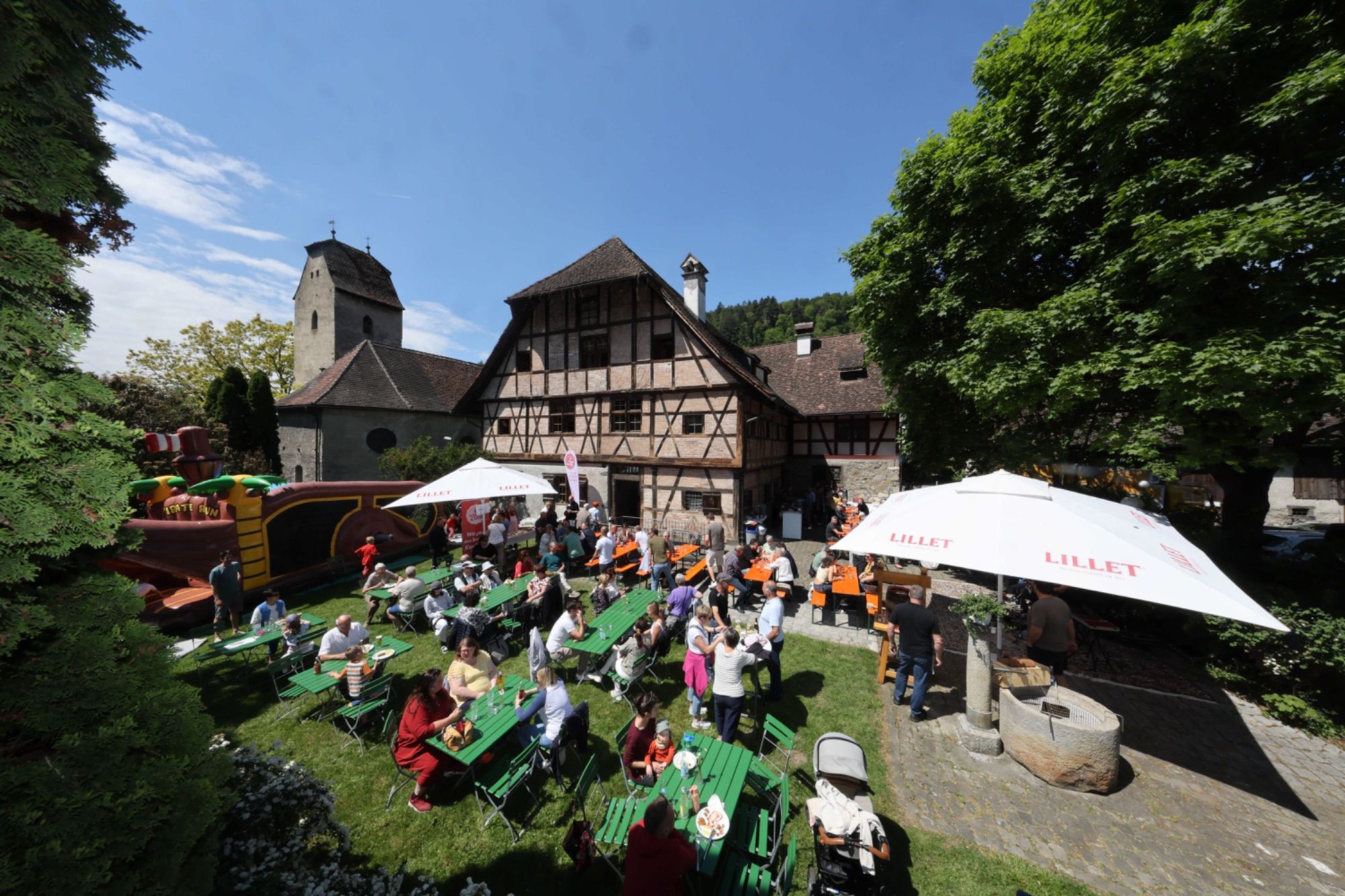 Der Hostel-Garten bietet die perfekte Kulisse für den Daydance am 20. Juni.