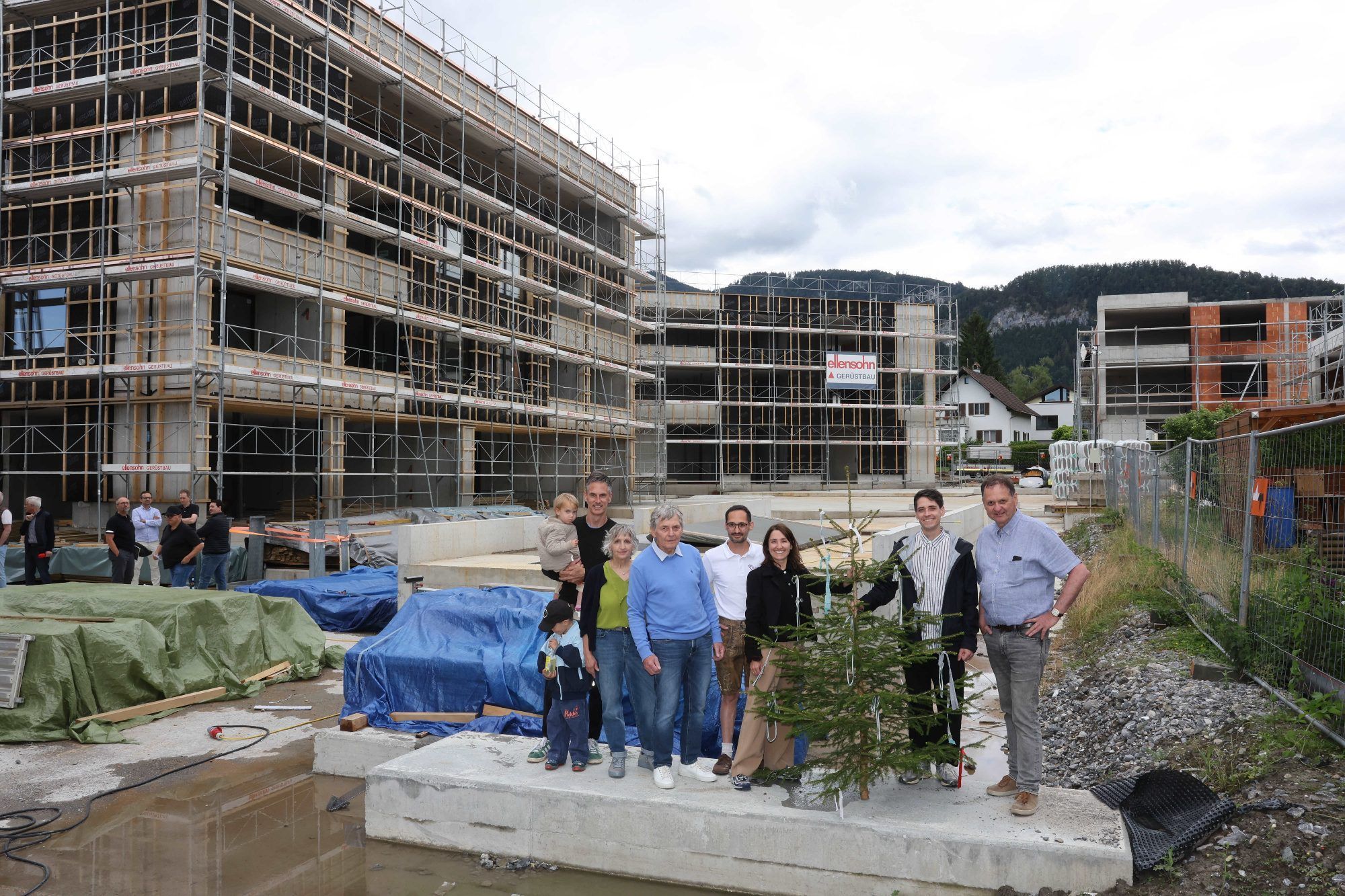 FAmilie Gstöhl mit einer größeren Ensemble-Teilansicht.
