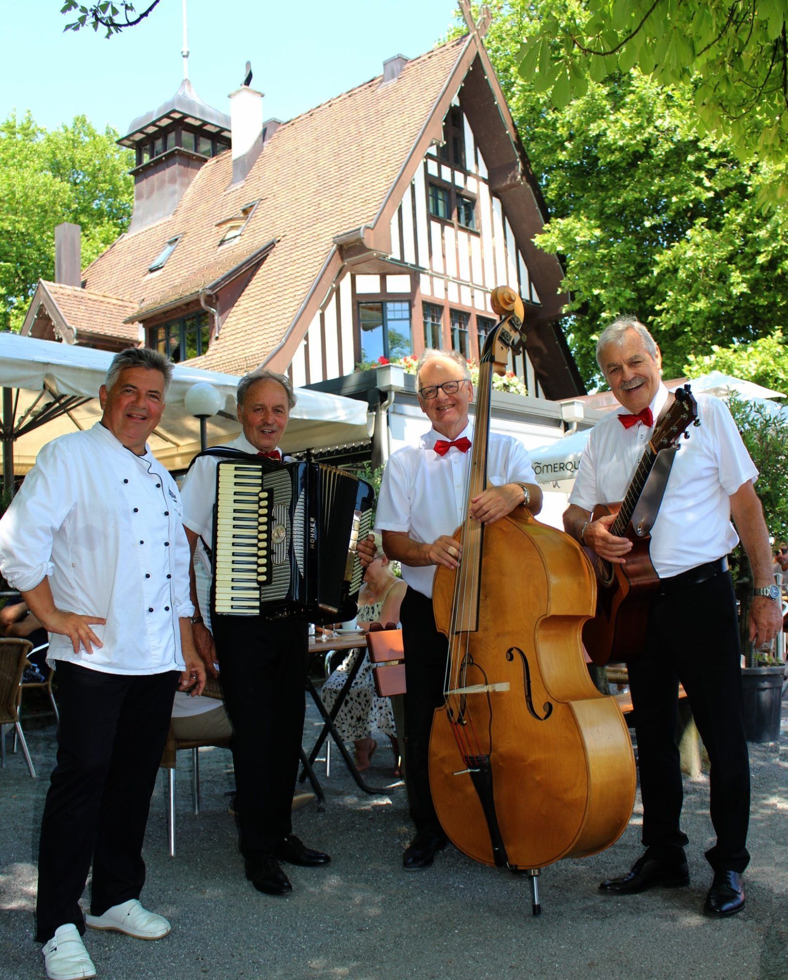 Mit Mangold 3 in neuer Besetzung hat Martin Berthold seinen Gästen beim Frühstück im Wirtshaus am See nicht zu viel versprochen: das beste Mangold-Trio, das es je gab, waren sich die Gäste einig.   