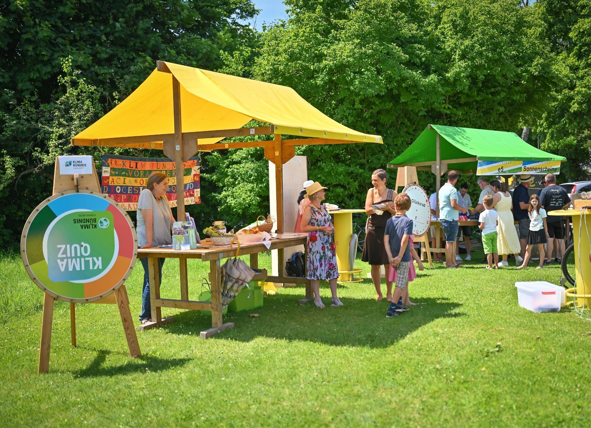 Action, Spiel und Spaß auf der großen Wiese beim J.J. Endersaal. (c) Kasia Ilona