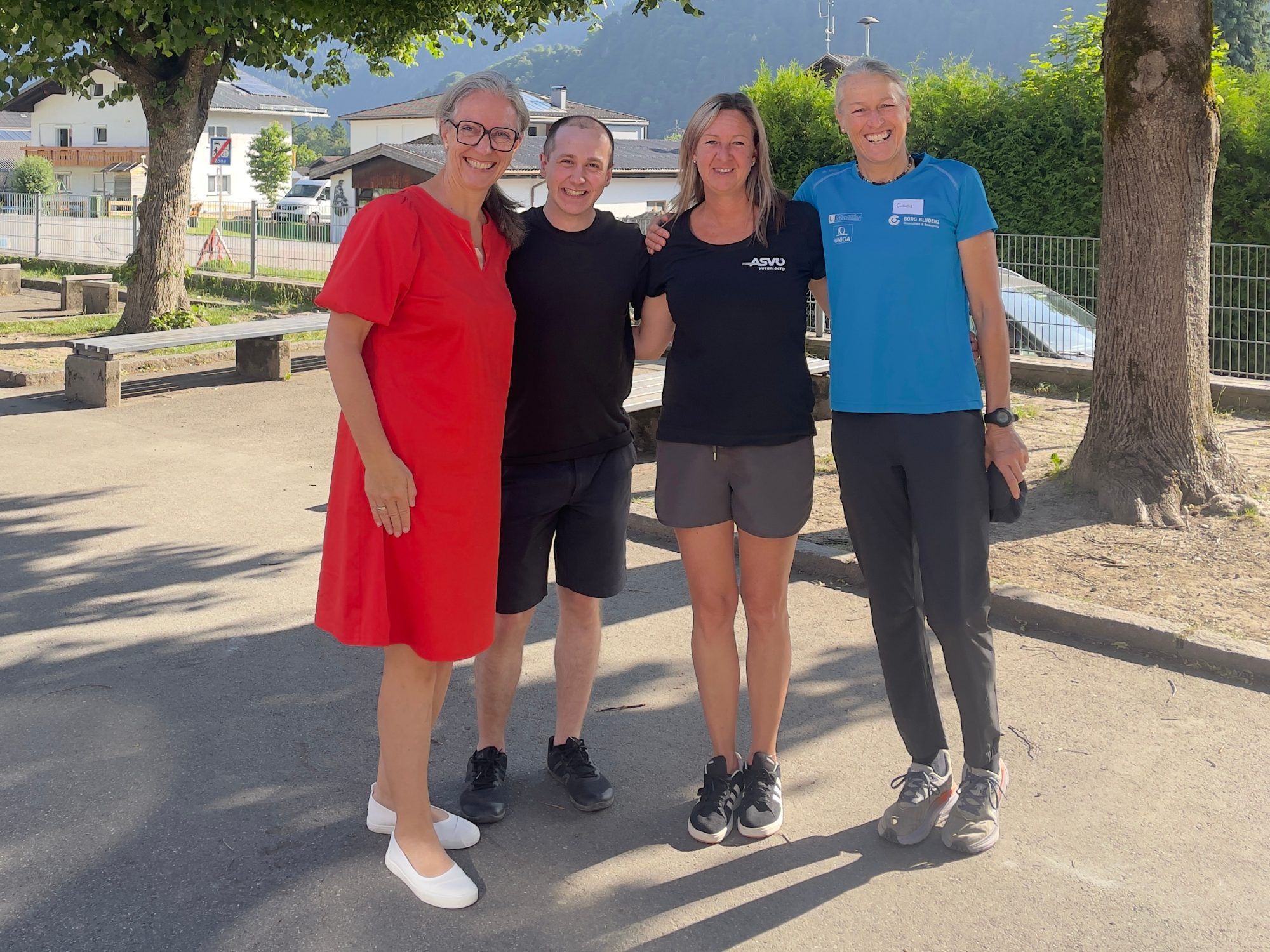 v.li.: Dir.Evelyn Stoiser, ASVÖ-Chef Daniel Wagner, Sportcoach Larissa Stocker und BG Sportprofessorin Claudia Lerch.