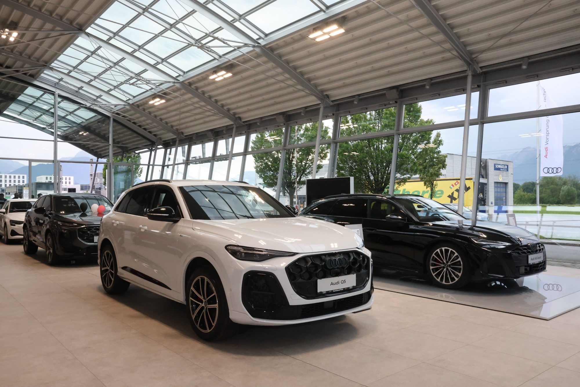 Das neue Innere des Koblacher Audi-Schauraums.
