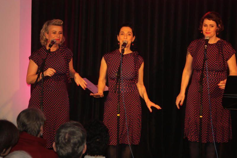 Birgit Vogelsberger, Ricki Graf, Manuela Lins-Schubert singen in Göfis. 