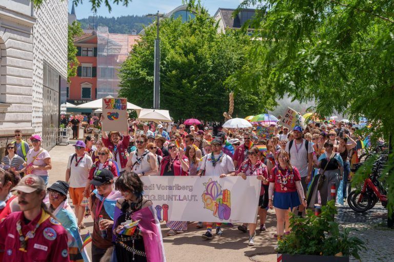 Christopher Street Day in Bildern: Bunte Parade durch Bregenz
