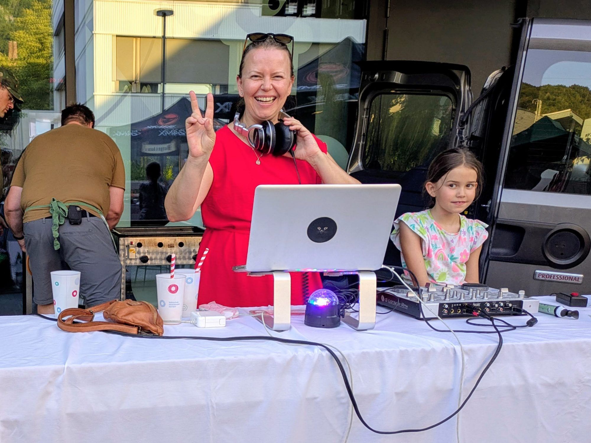 Mit Musik von DJ Verena klang das Burgfest stimmungsvoll aus.