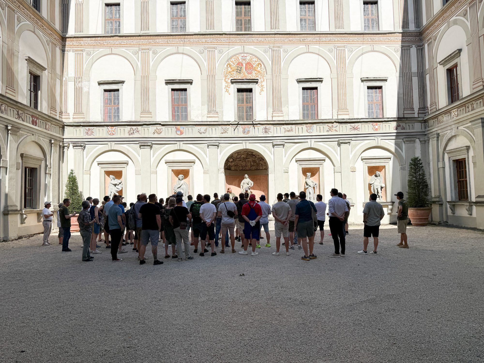 La Dolce Vita startete im Innenhof des Emser Palastes