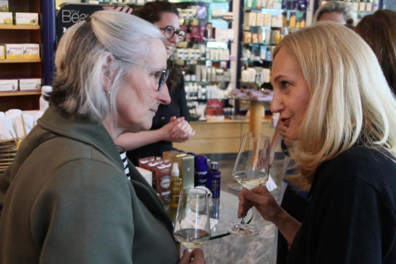 Angelika Zelzer (r.) mit Berta Stemmer.