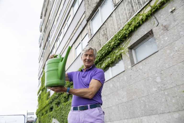 Vom Schandfleck zum grünen Hingucker: Franz Wölfler netzt ein Hochhaus