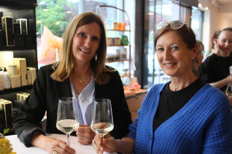 Ingeborg Meyer-Gwehenberger (r.) mit Petra Ess-Scharf.
