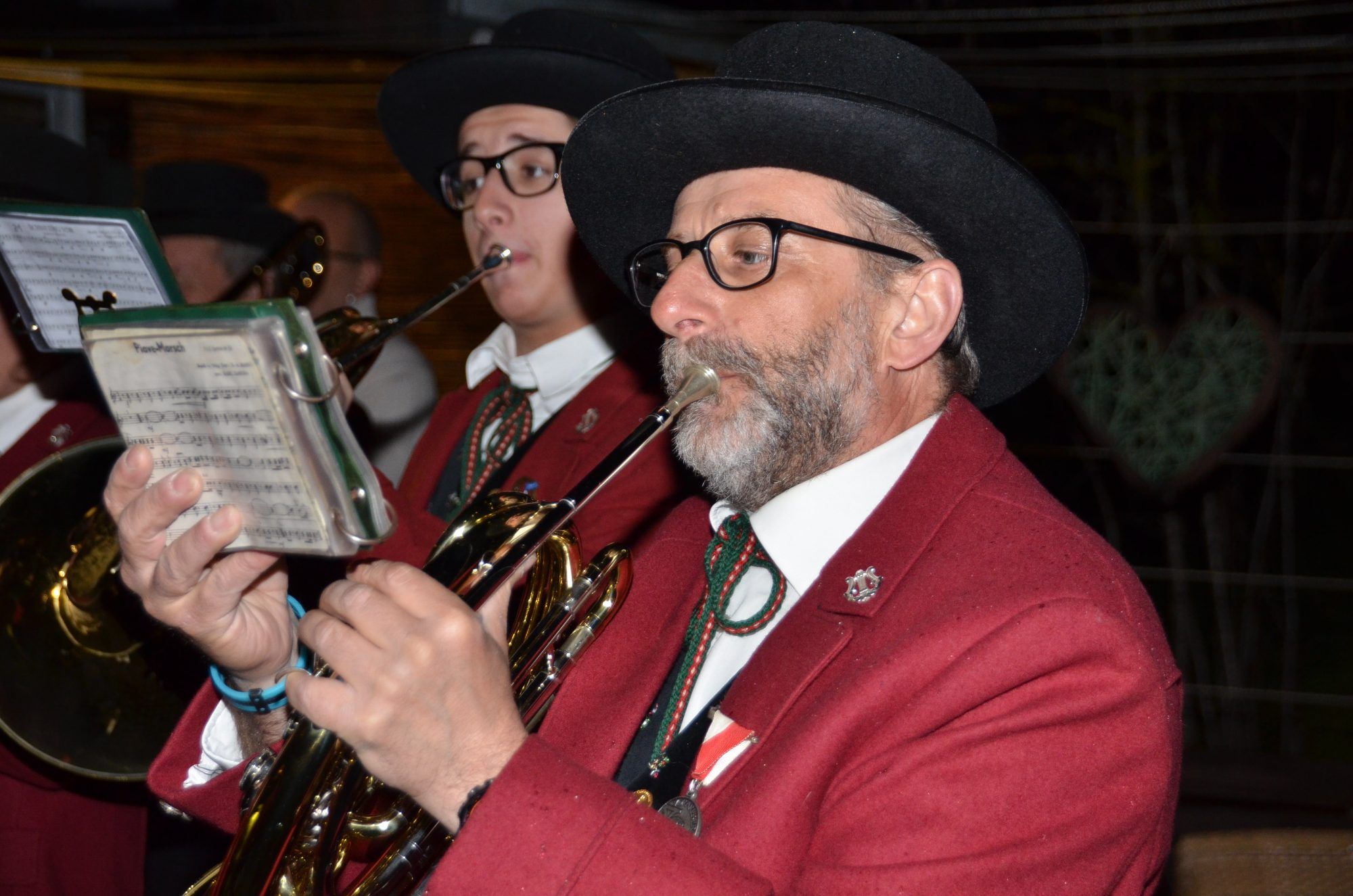 Mit dem Horn unterstützt er den Musikverein Braz.