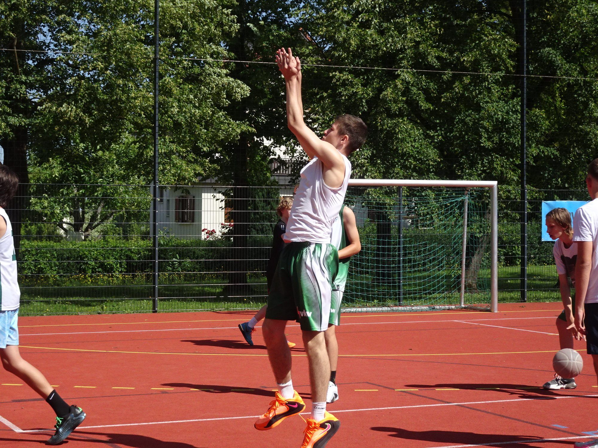 Die Teams zeigten Einsatz, Fairness und jede Menge Basketball-Leidenschaft.
