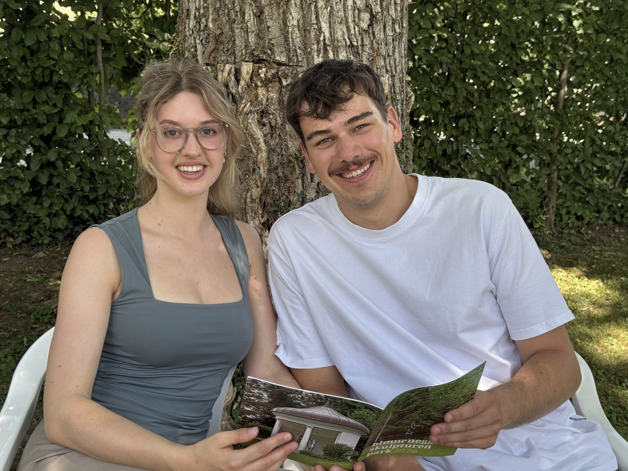 Kunstinteressiert: Lisa Signer und Yannic Tobler.