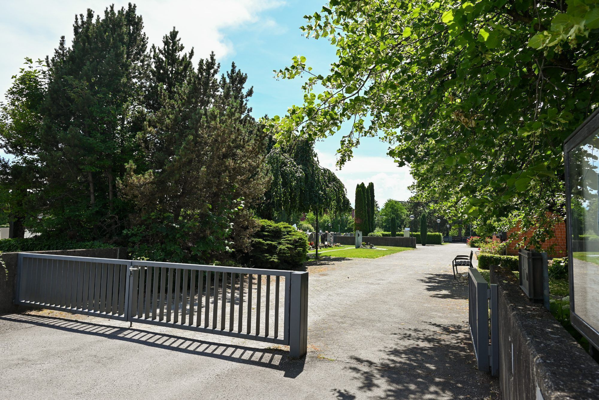 Der Hasenfelder Friedhof ist Lustenaus Gemeindefriedhof.