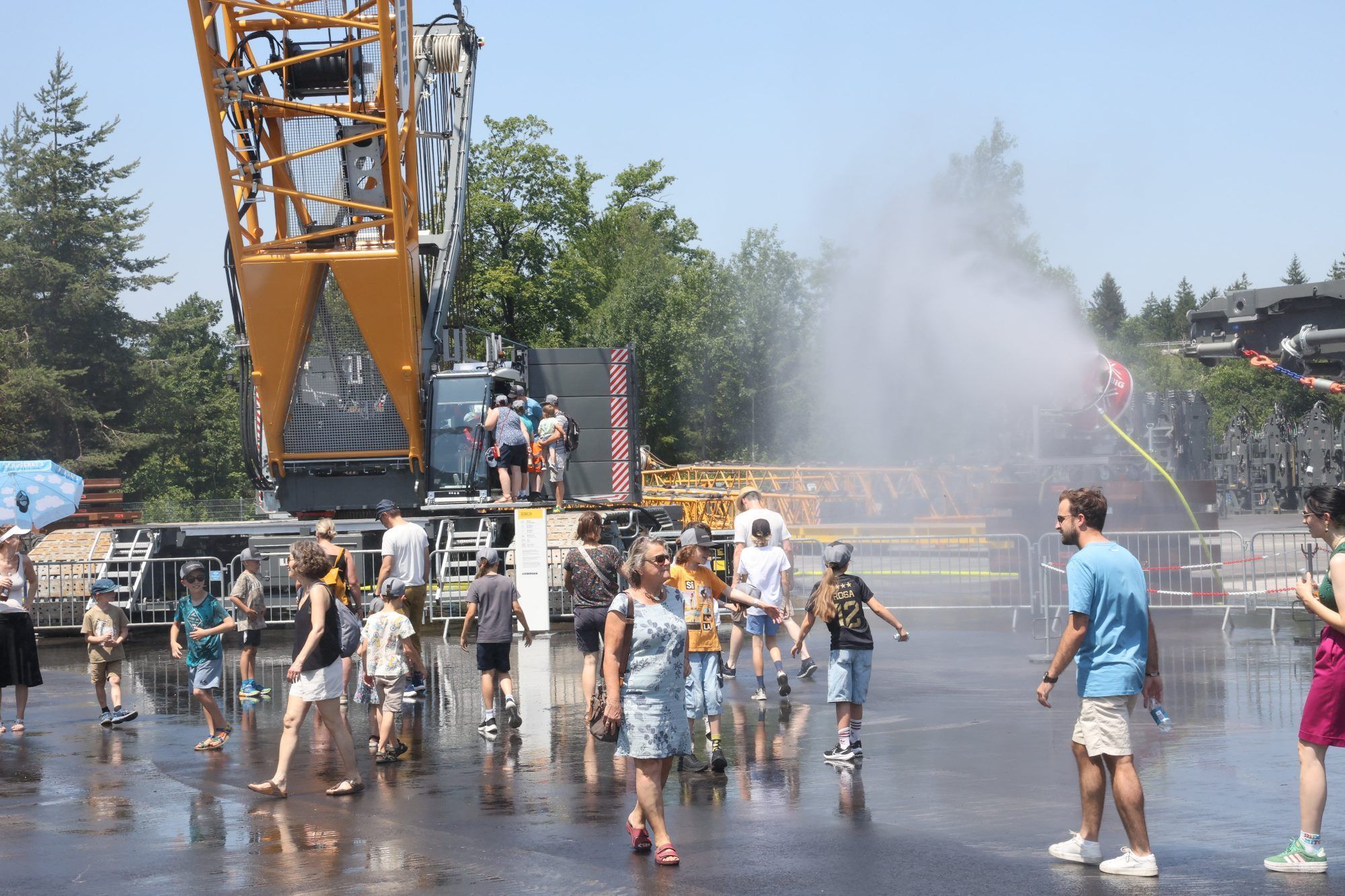 Liebherr-Firmenjubiläum wurde Volksfest