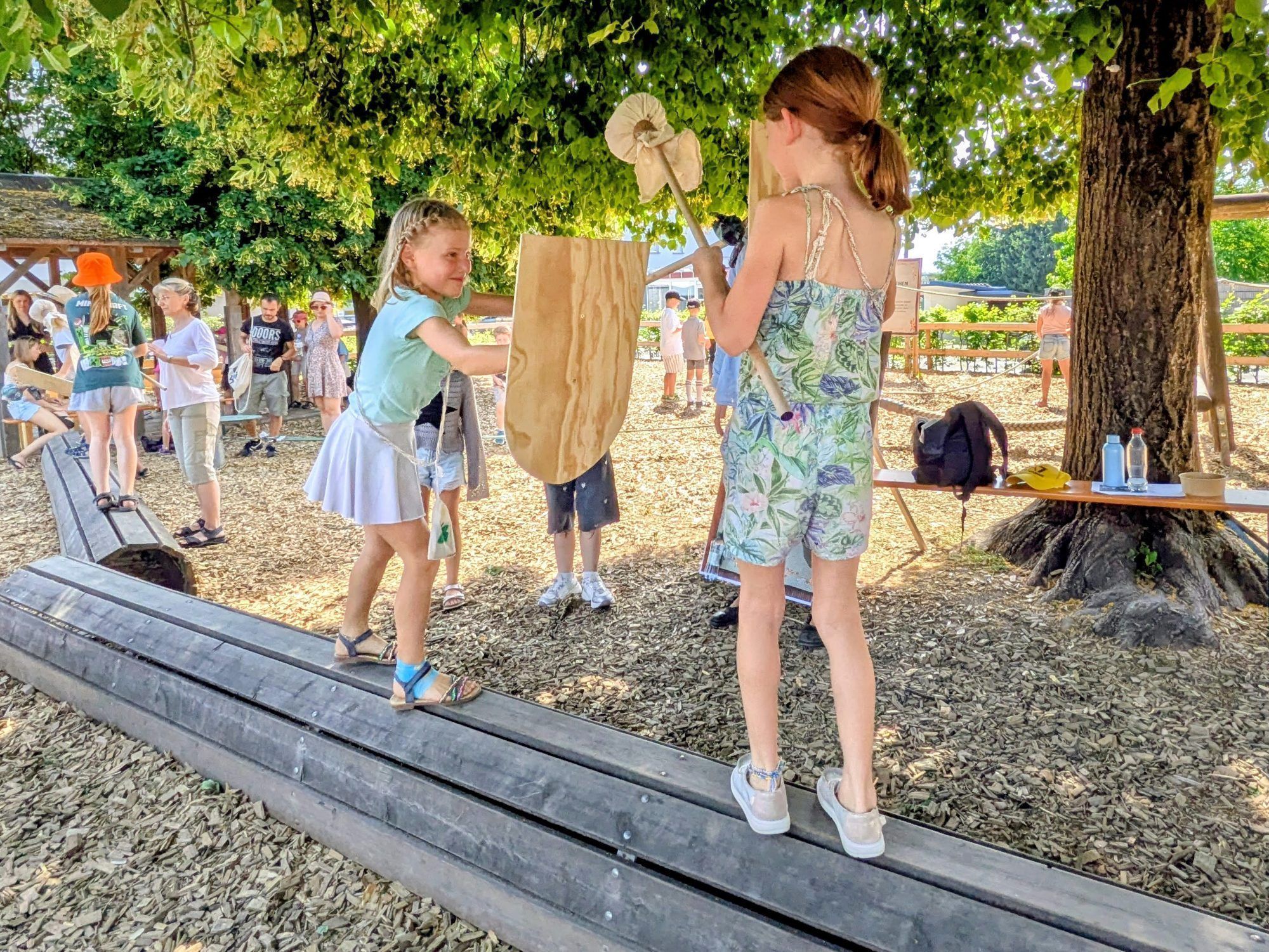 An zahlreichen Stationen konnten die Kinder beim Burgfest Geschicklichkeit und Mut unter Beweis stellen.
