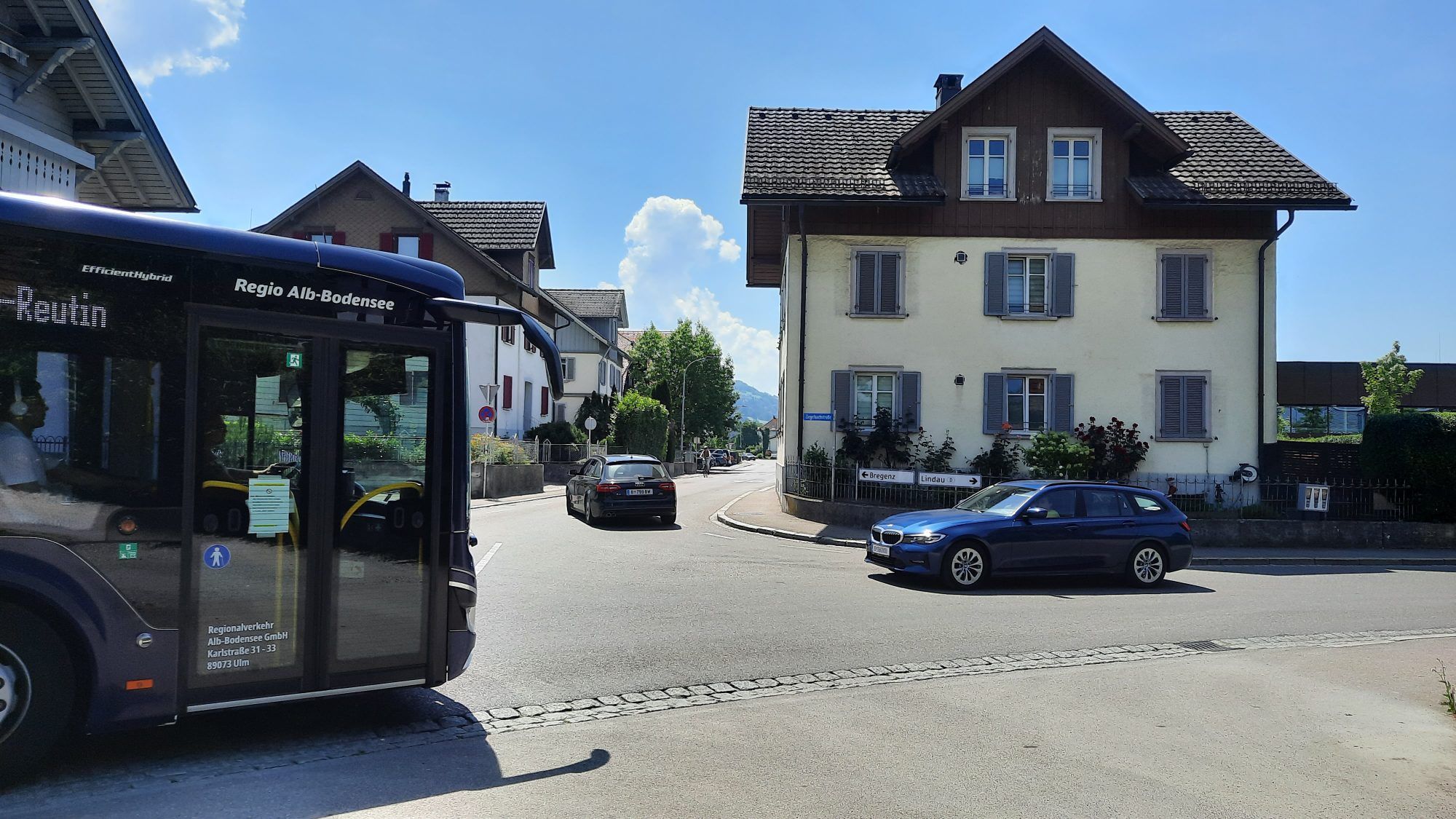 Verkehrsknotenpunkt: Abzweigung Lindauer Straße in Richtung Ziegelbachstraße