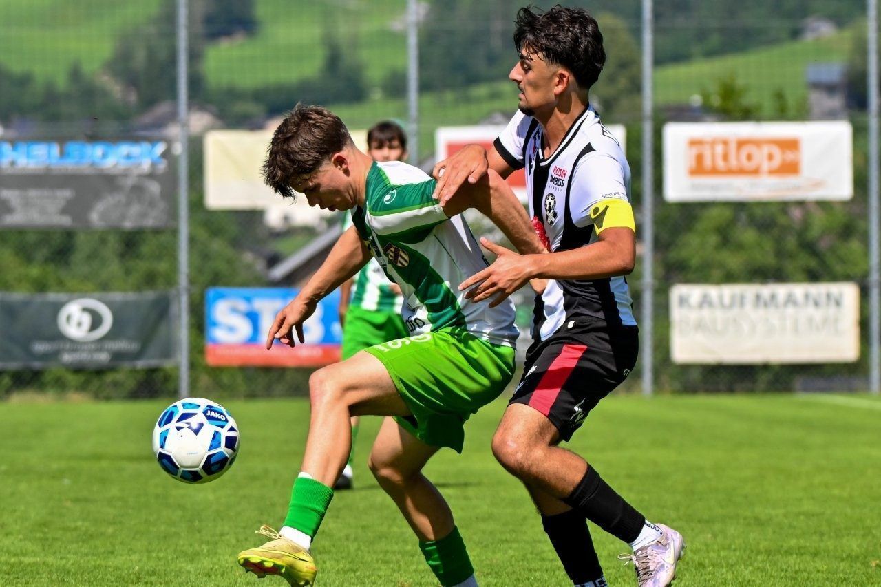 Viele Zweikämpfe im U-18-Spiel.