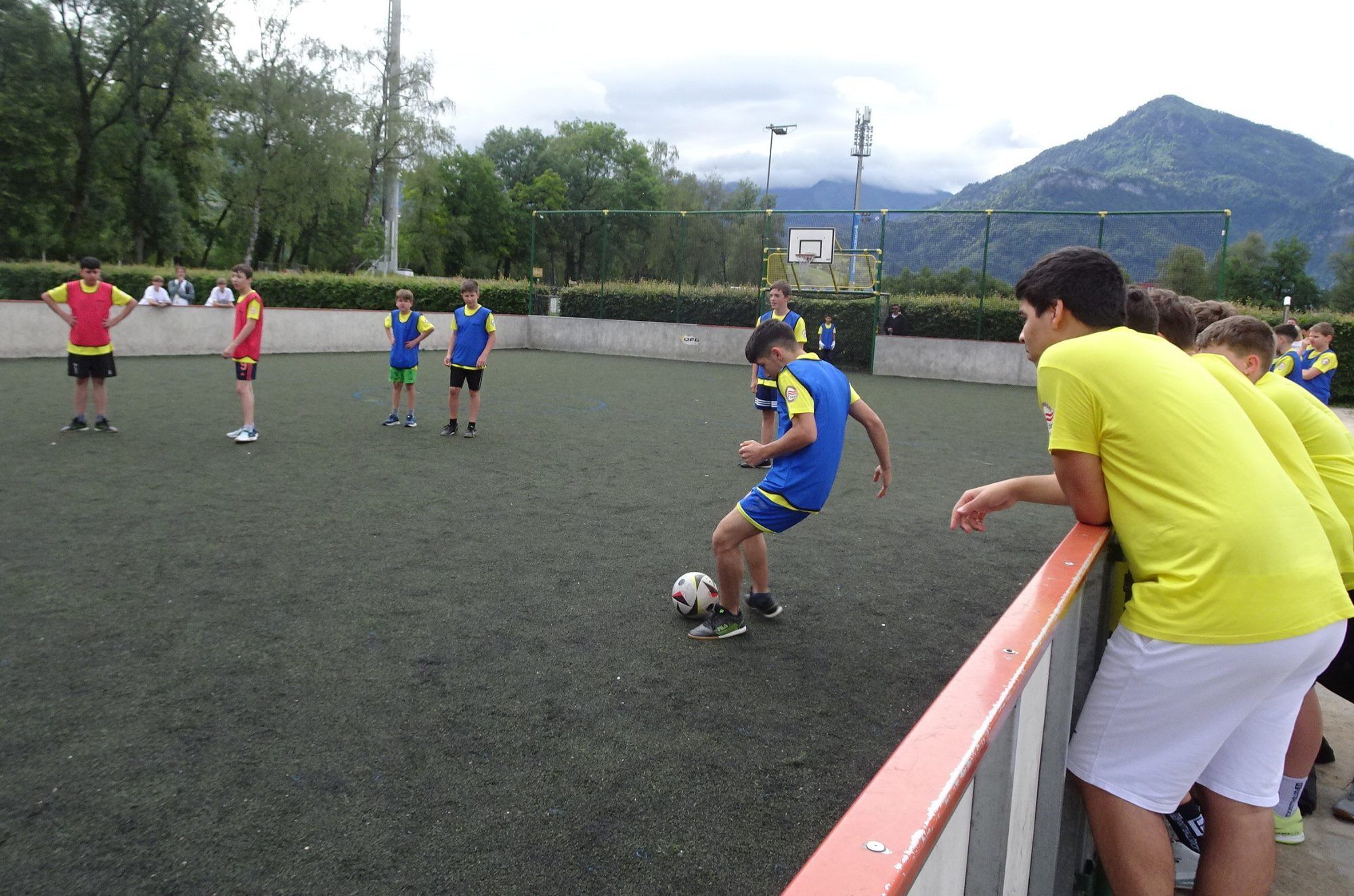 Mitfiebern am Spielfeldrand.