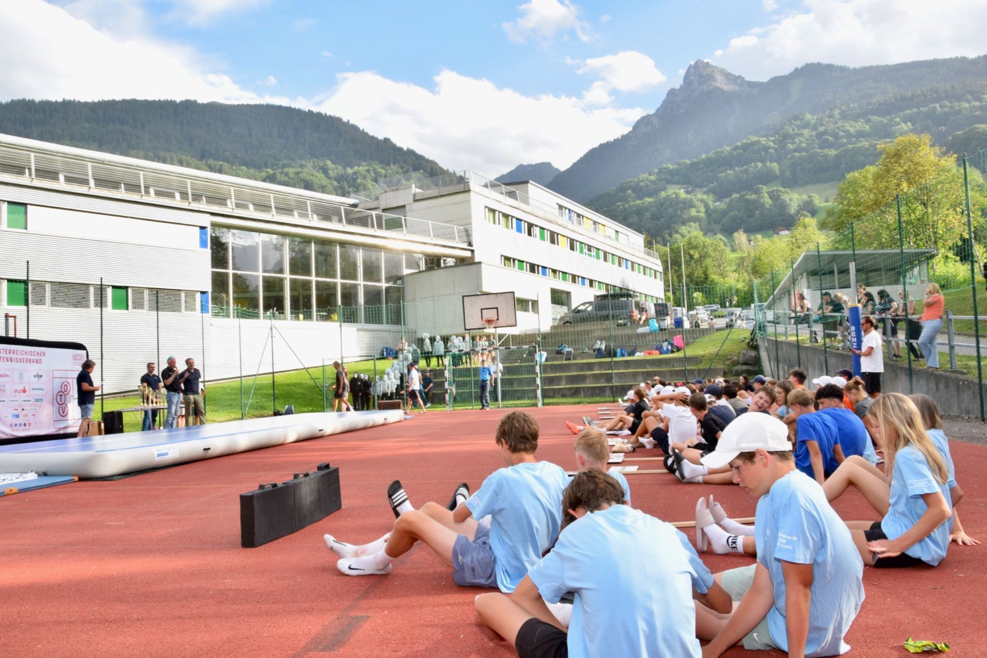 Siegerehrung des Tennis-Schulcups beim Vorarlberger Schulsportzentrum in Tschagguns