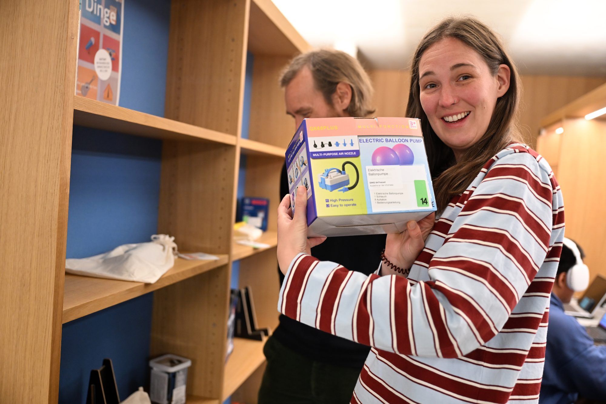 Von der elektrischen Ballonpumpe bis zum Stand-up-Paddle-Board: Die Auswahl der Bibliothek der Dinge ist vielfältig.