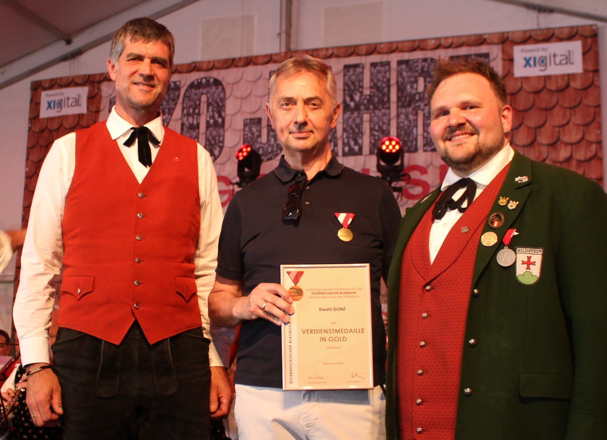 Seit 34 Jahren ist Ewald Gunz Funktionär in der Musikvereinigung. Michael Lenz und der Wälder Bezirksobmann Alexander Eberle zeichneten ihn dafür mit der Verdienstmedaille in Gold des Österreichischen Blasmusikverbandes aus.