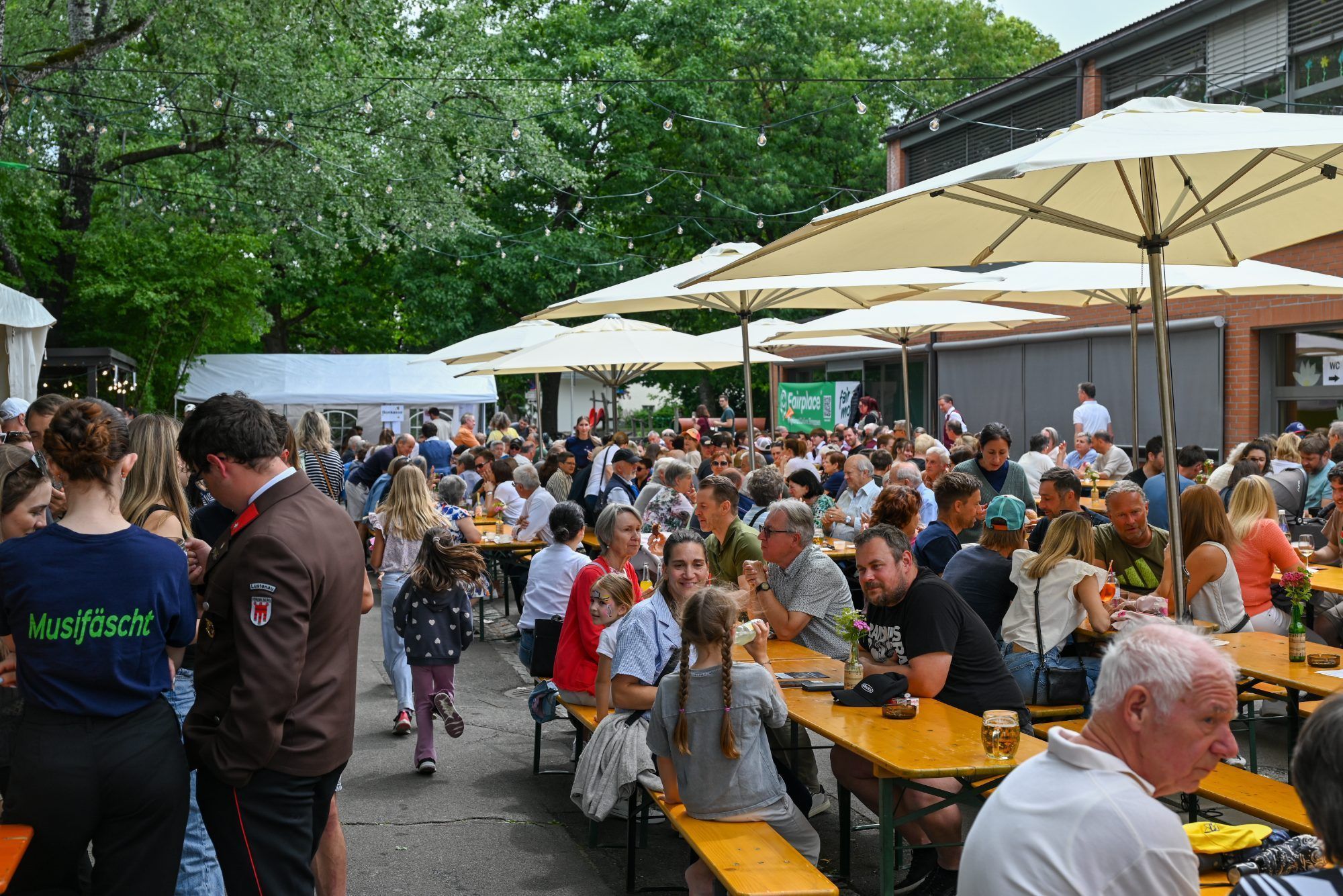 Bereits am Donnerstag war der Festplatz sehr gut besucht.
