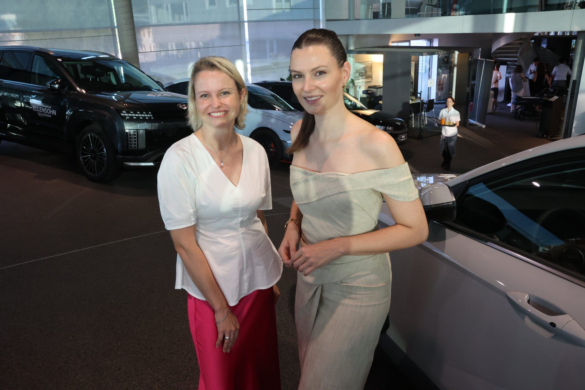 Katharina Nitschmann (Sparkasse Feldkirch) und Moderatorin Isabella Canaval.