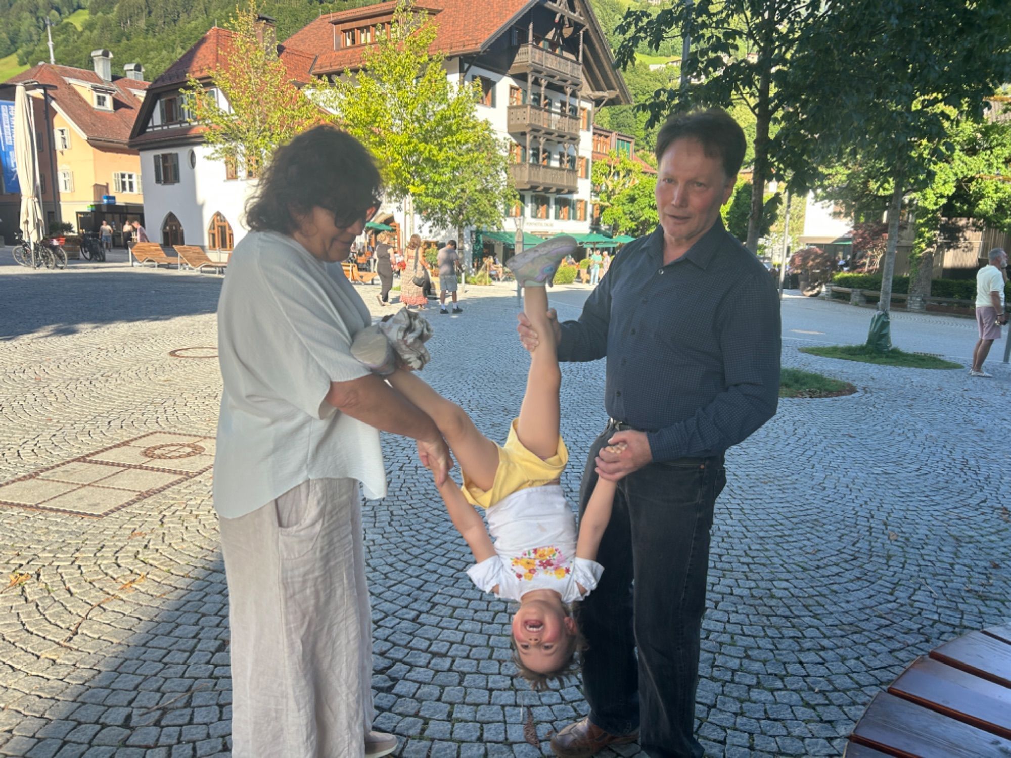 Für eine turnerische Einlage sorgte Elena, die Enkelin von Sonja und Bernhard Kieber.